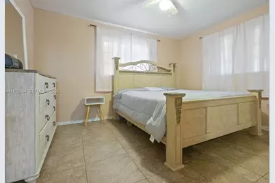 111 NE 175th St, North Miami Beach, FL 33162 - Photo 20