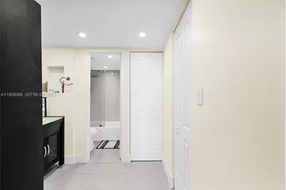100 Bayview Dr #606, Sunny Isles Beach, FL 33160 - Photo 38