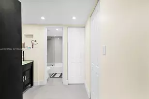 100 Bayview Dr, Sunny Isles Beach, FL 33160 - Photo 38
