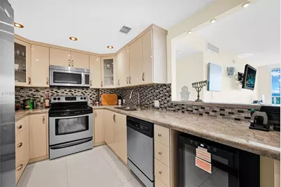 100 Bayview Dr #606, Sunny Isles Beach, FL 33160 - Photo 12