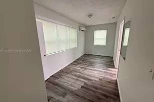 812 NW 26th Ave, Miami, FL 33125 - Photo 8
