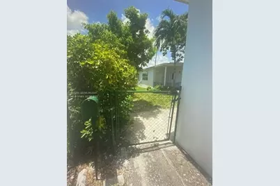 812 NW 26th Ave #B, Miami, FL 33125 - Photo 2