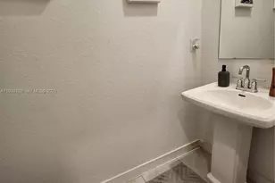 916 SE 17th Ct, Homestead, FL 33034 - Photo 16