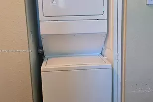 2002 Freeport Ln, Riviera Beach, FL 33404 - Photo 10