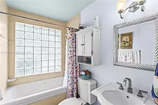 7464 S Pinewalk Dr S, Margate, FL 33063 - Photo 26