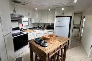 573 NE 47th Ct, Deerfield Beach, FL 33064 - Photo 10