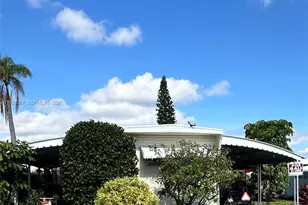 573 NE 47th Ct, Deerfield Beach, FL 33064 - Photo 1