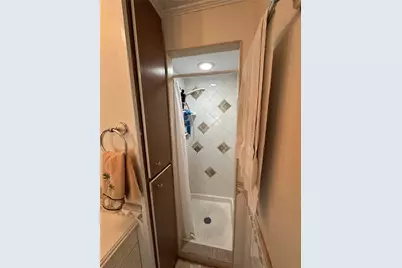 573 NE 47Ct, Deerfield Beach, FL 33064 - Photo 4