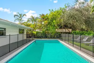 965 NE 171 St, Miami, FL 33162 - Photo 2