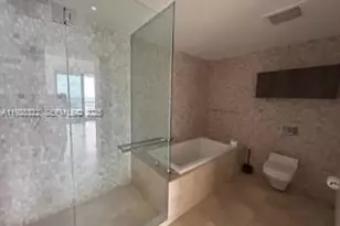 68 SE 6th St, Miami, FL 33131 - Photo 18