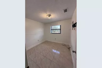 5255 W 26th Ct #803, Hialeah, FL 33016 - Photo 8