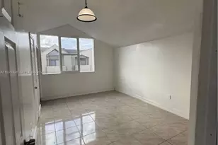 5255 W 26th Ct, Hialeah, FL 33016 - Photo 6