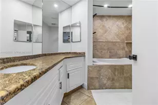 3475 Emerald Oaks Dr, Hollywood, FL 33021 - Photo 16