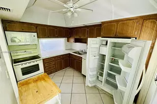 330 SE 2nd St, Hallandale Beach, FL 33009 - Photo 6