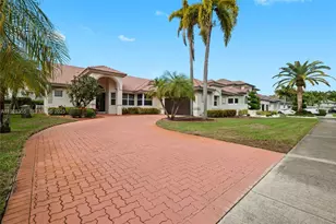 600 E Cypress Pointe Dr E, Pembroke Pines, FL 33027 - Photo 2