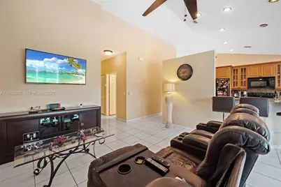 600 E Cypress Pointe Dr E, Pembroke Pines, FL 33027 - Photo 10