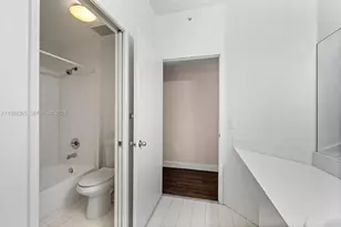 6976 SW 39th St, Davie, FL 33314 - Photo 14