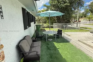 208 NW 7th St, Hallandale Beach, FL 33009 - Photo 2