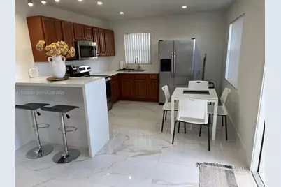208 NW 7th St #1-2, Hallandale Beach, FL 33009 - Photo 6