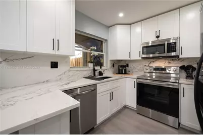 15863 SW 71st St, Miami, FL 33193 - Photo 12