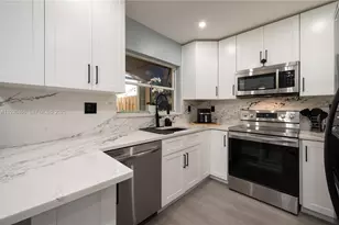 15863 SW 71st St, Miami, FL 33193 - Photo 12