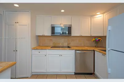 1901 Brickell Ave #B905, Miami, FL 33129 - Photo 2