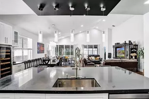 1525 W Lacosta Dr W, Pembroke Pines, FL 33027 - Photo 16