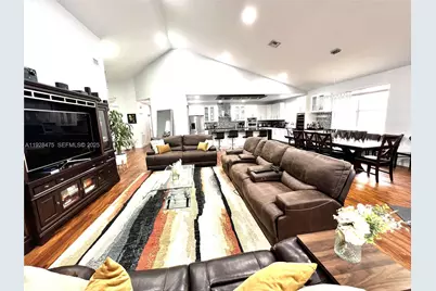 1525 W Lacosta Dr W, Pembroke Pines, FL 33027 - Photo 14