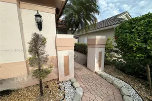 1525 W Lacosta Dr W, Pembroke Pines, FL 33027 - Photo 6