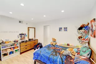 1057 NE 202nd Ln, Miami, FL 33179 - Photo 24