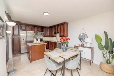 11006 N Harmony Lake Cir, Davie, FL 33324 - Photo 8