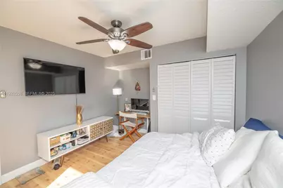 11006 N Harmony Lake Cir, Davie, FL 33324 - Photo 30