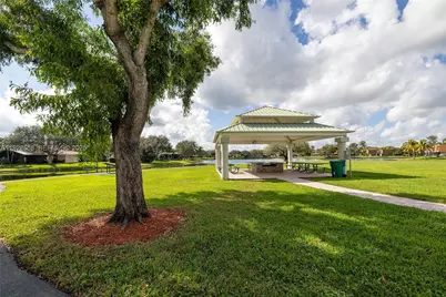 11006 N Harmony Lake Cir, Davie, FL 33324 - Photo 16