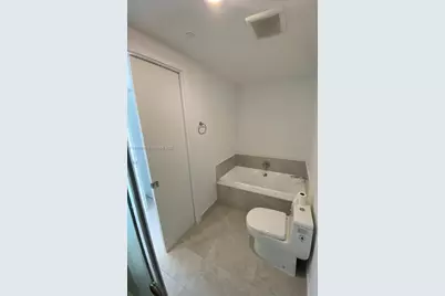 488 NE 18th St #1804, Miami, FL 33132 - Photo 14
