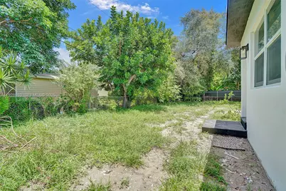 1041 NE 169th St, Miami, FL 33162 - Photo 24