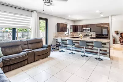 724 SE 37th Ave, Homestead, FL 33033 - Photo 4