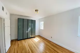 6881 Bay Dr, Miami Beach, FL 33141 - Photo 14