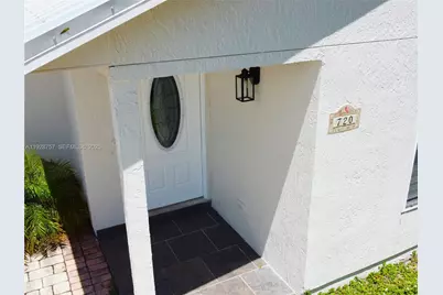 720 2nd Pl SW, Vero Beach, FL 32962 - Photo 4