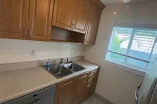 401 Collins Ave, Miami Beach, FL 33139 - Photo 14