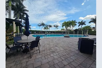 8841 W 34th Ct, Hialeah, FL 33018 - Photo 6