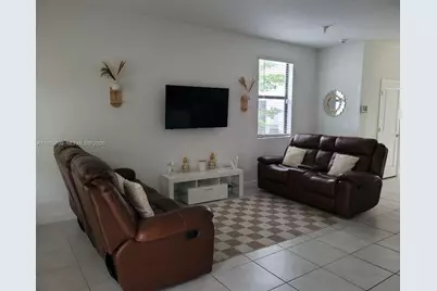 1161 SW 8th Ave, Florida City, FL 33034 - Photo 6