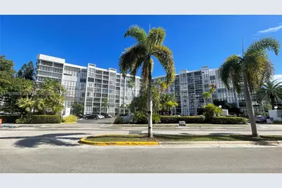 800 Parkview Dr #807, Hallandale Beach, FL 33009 - Photo 22