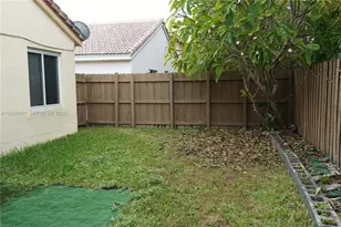 10245 SW 16th Ct, Pembroke Pines, FL 33025 - Photo 4