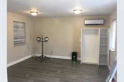 32 NE 169th St #3, North Miami Beach, FL 33162 - Photo 8