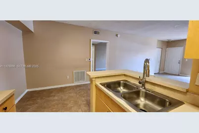 10312 S Fox Trail Rd S #1004, Royal Palm Beach, FL 33411 - Photo 6