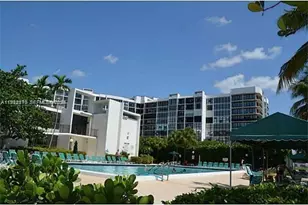 800 Parkview Dr, Hallandale Beach, FL 33009 - Photo 24