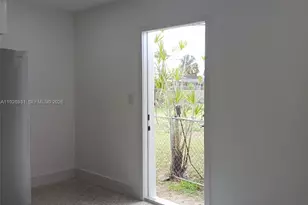 9228 SW 37th St, Miami, FL 33165 - Photo 10