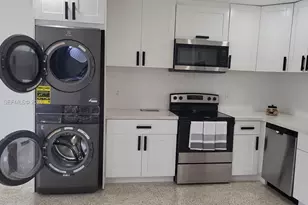 9228 SW 37th St, Miami, FL 33165 - Photo 6