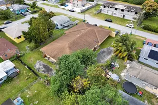 1910 NW 72nd St, Miami, FL 33147 - Photo 36