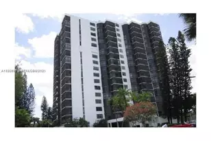 20100 W Country Club Dr, Aventura, FL 33180 - Photo 10